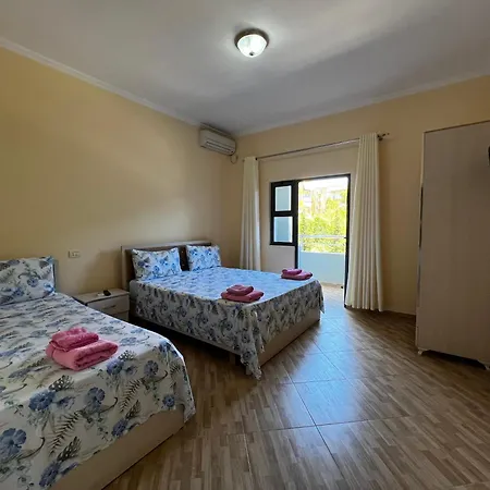 Canary Inn Golem (Tirana)