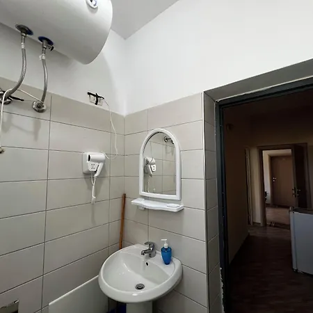 Inn Canary Golem (Tirana)