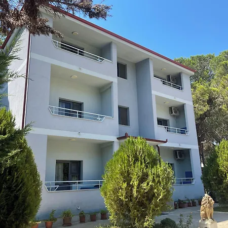 Canary Penzion Golem (Tirana)