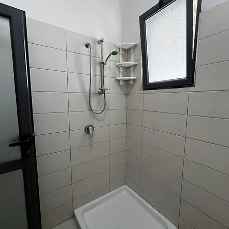 Canary Penzion Golem (Tirana)