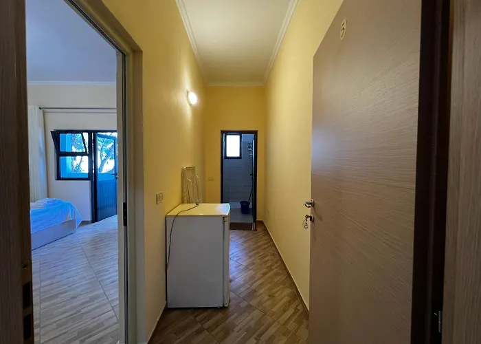 Locanda Canary Golem (Tirana)