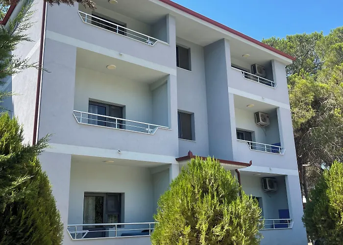 Canary Locanda Golem (Tirana)