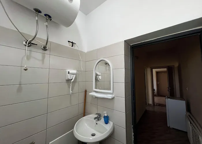 Locanda Canary Golem (Tirana)